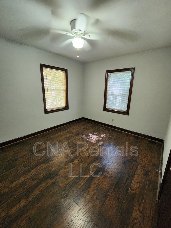 Building Photo - 104 E Acres Dr SE