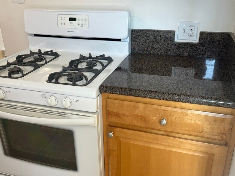 Building Photo - 1126 E Palmer Ave