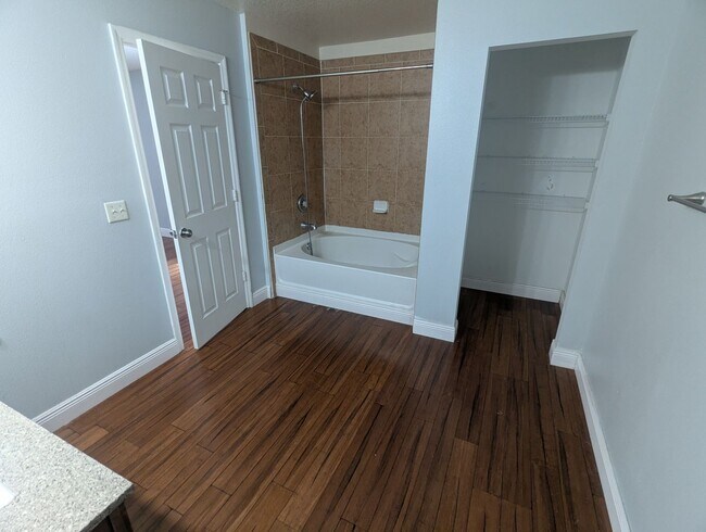 Building Photo - For Rent: Spacious, Open Floor Plan, 4 Bedroom House, Mount Dora Florida.