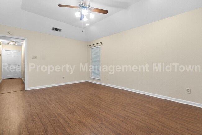Building Photo - Charming Arlington Home with Spacious Livi...