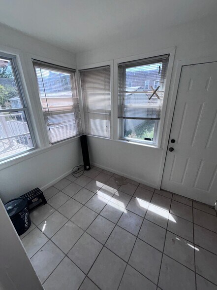 Building Photo - 636 E 230th St