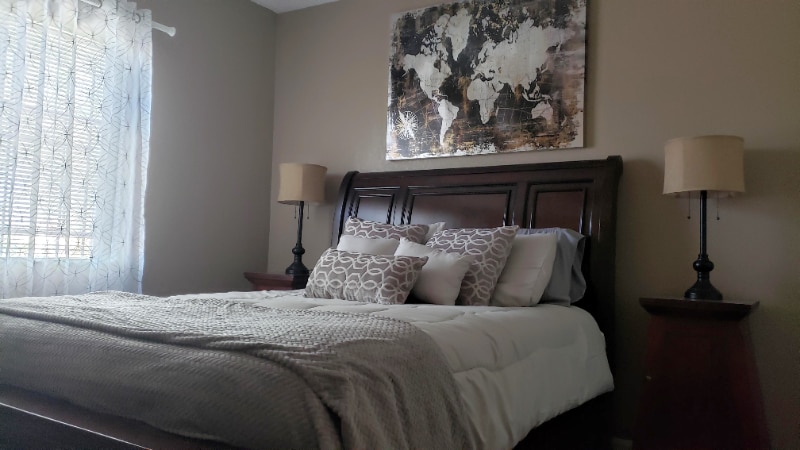 Building Photo - 328 N Calle Del Chancero