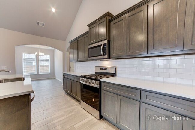 Building Photo - Move In Special! Relax In The Comfort of a...