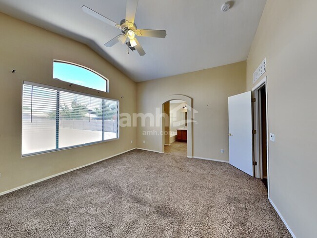 Building Photo - 4661 S Paseo Rio Bravo