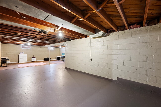 Building Photo - 21848 Sussex St