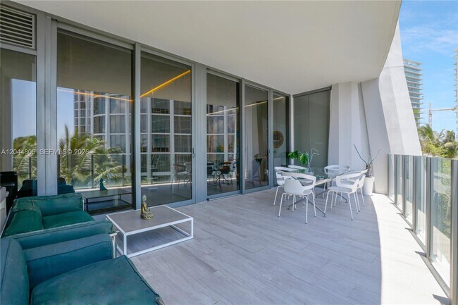 Building Photo - 2831 S Bayshore Dr