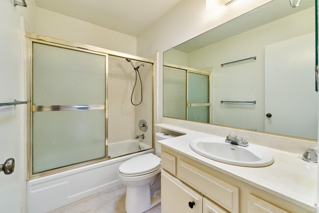 Building Photo - 2420 Los Coyotes Dr