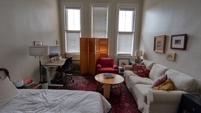 Building Photo - 139 N 4th St