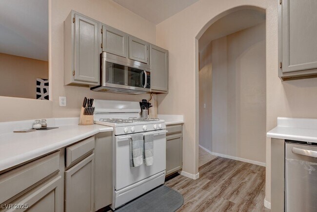 Building Photo - 5525 W Flamingo Rd