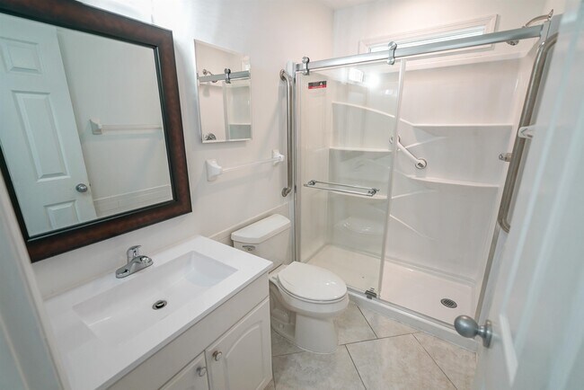 Building Photo - 251 S Villas Ct
