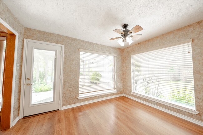 Building Photo - 9107 Pine Stream Ct