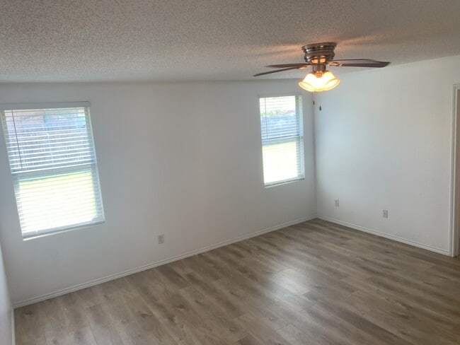 Building Photo - 714 Kinston Ct