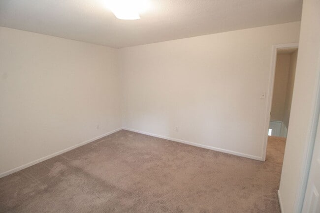 Building Photo - 5200-5202 Tessa Way