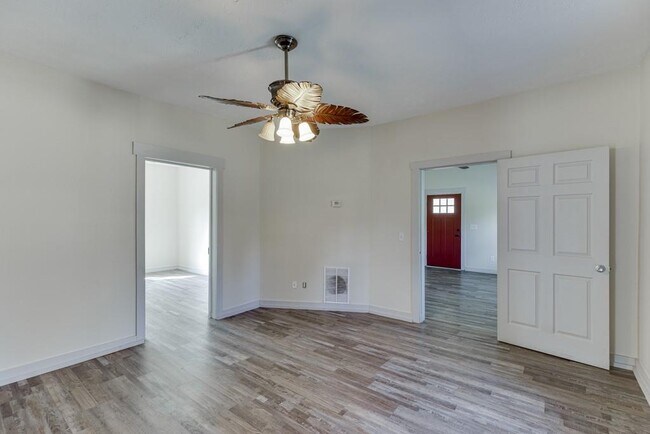 Building Photo - 1051 Gage Dr