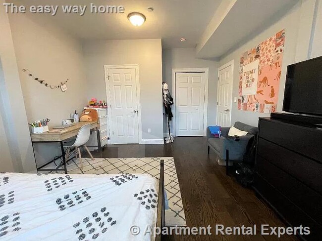 Building Photo - Allston 4 Bedroom, 3 Baths - Central Air -...