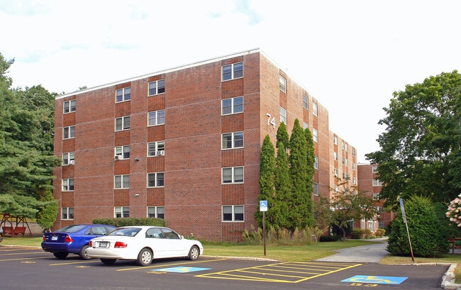 Building Photo - Lake Auburn Towne House