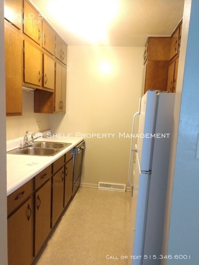 Building Photo - Duplex for rent, Garage and Basement!