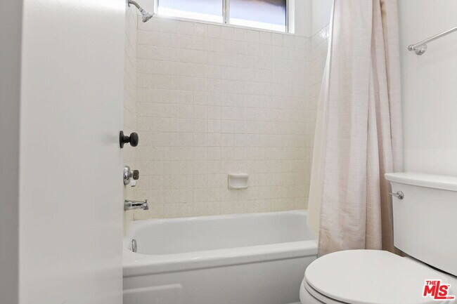 Building Photo - 5500 Lindley Ave