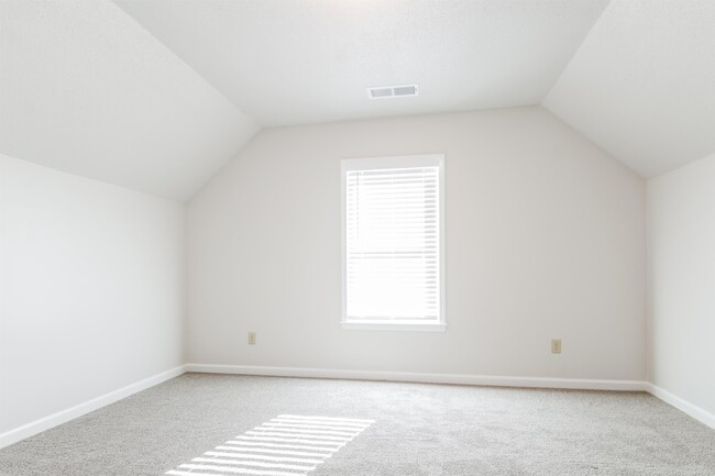 Building Photo - 3768 Stonehill Dr