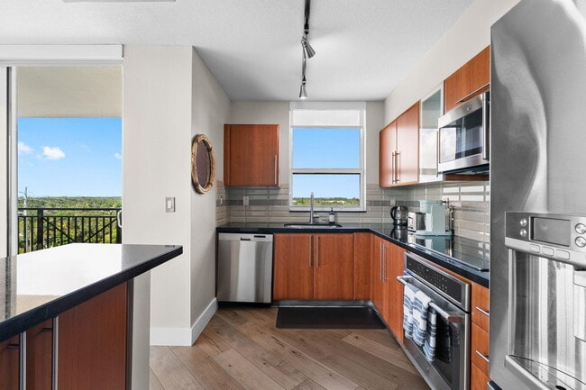 Building Photo - 600 W Las Olas Blvd