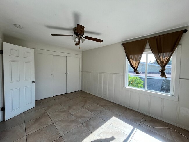 Building Photo - Spacious 2 bedroom/1 bathroom unit now ava...