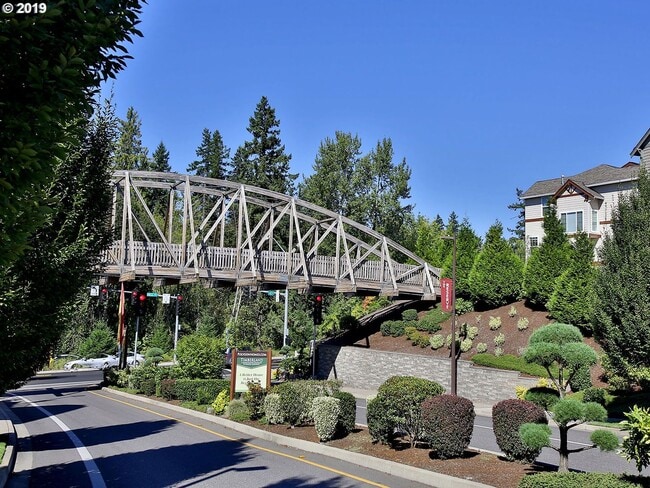 Building Photo - 2 Bedroom 2.5 Bathroom with 2 Tandem Car garage ~ Convenient Cedar Mill Location Near St. Vincent...