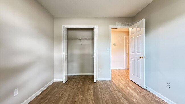 Building Photo - 5568 Annandale Dr