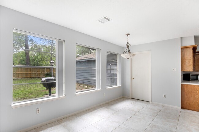 Building Photo - 2130 Lake Hills Dr