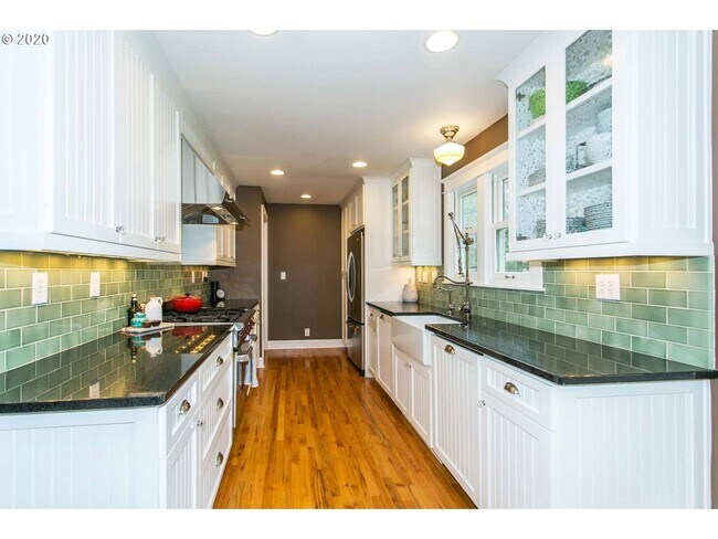 Building Photo - Magazine-Worthy Vermont Hills Home | Sports Court, Theater Studio & Gourmet Kitchen