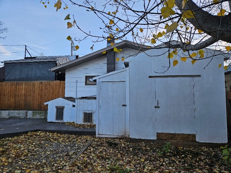 Building Photo - 2038 W Sherman St