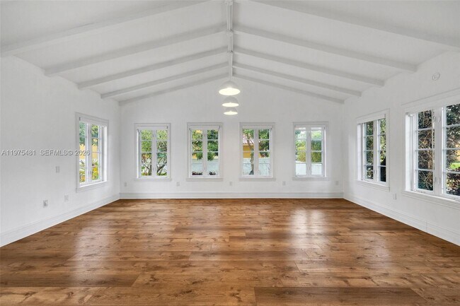 Building Photo - 113 NE 101st St