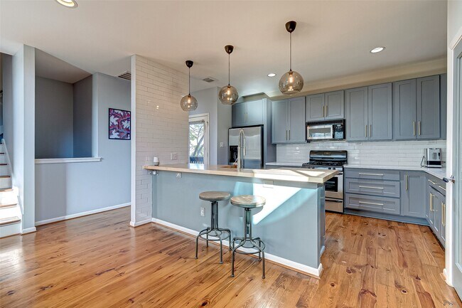 Building Photo - 4308 Lillian St