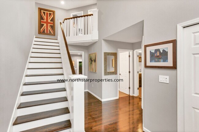 Building Photo - Lake Oswego Perfection