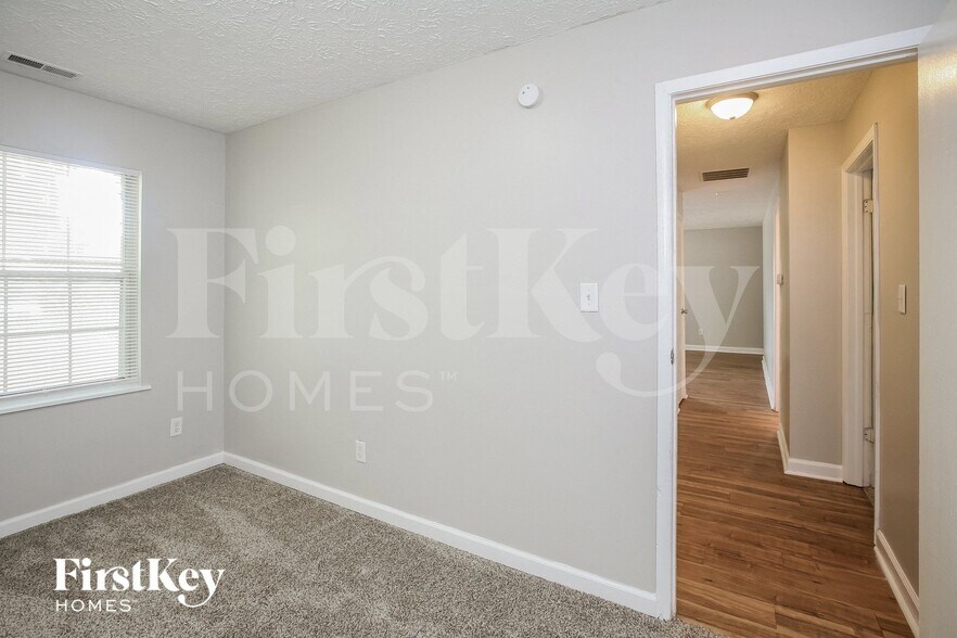 Building Photo - 4509 Phoenix Dr