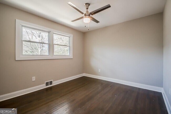 Building Photo - 629 Willivee Dr