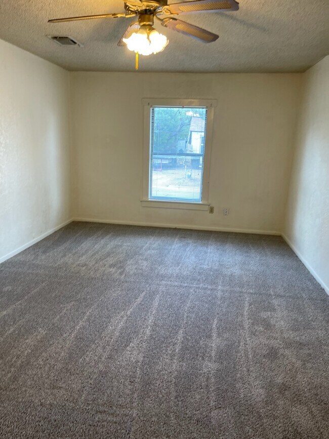 Living room - 1602 Palm St