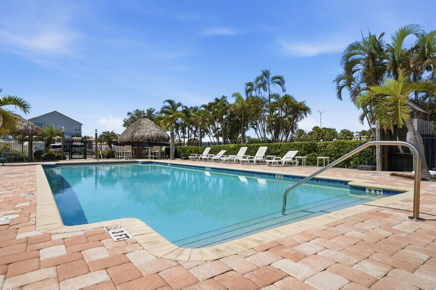 Building Photo - 6133 Marina Cove Way S