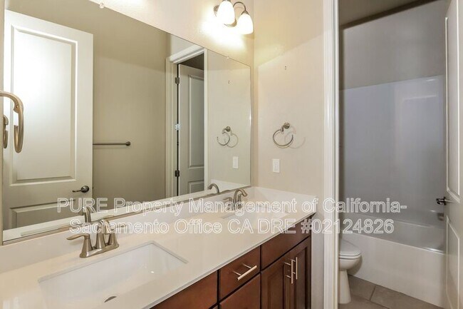 Building Photo - 5281 Brentford Way