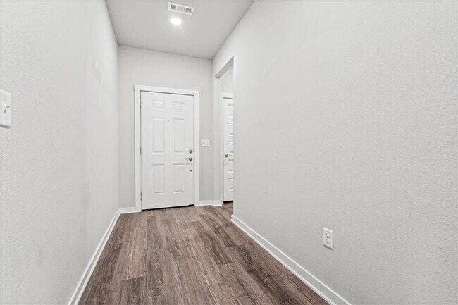 Building Photo - 200 Tricha Cir SW
