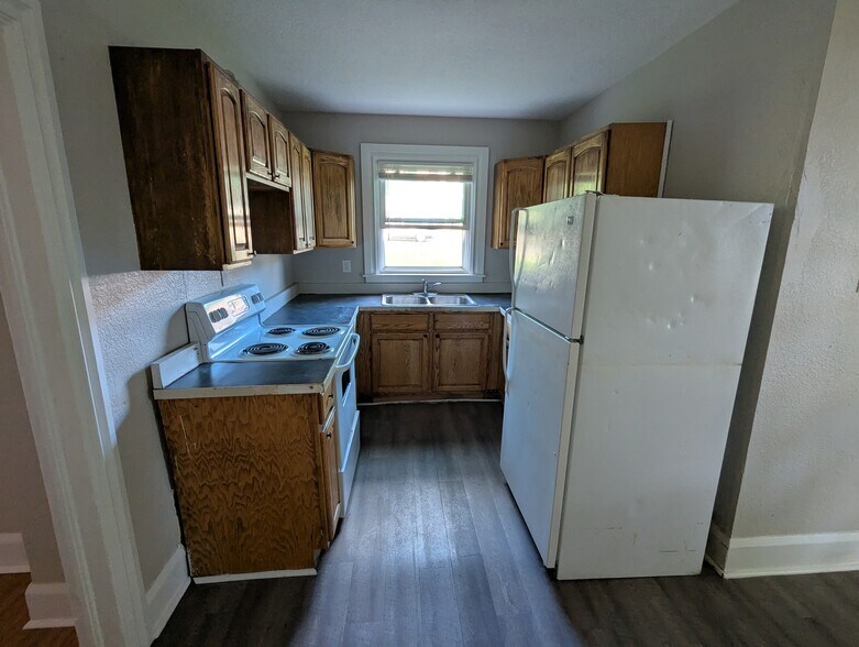 Building Photo - 732 Case Ave