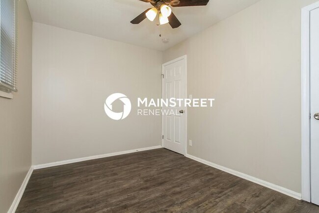 Building Photo - 3 Bedroom Pet-Friendly Home in LOUISVILLE,...