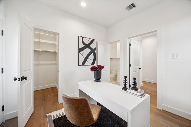 Building Photo - 2810 Mills St