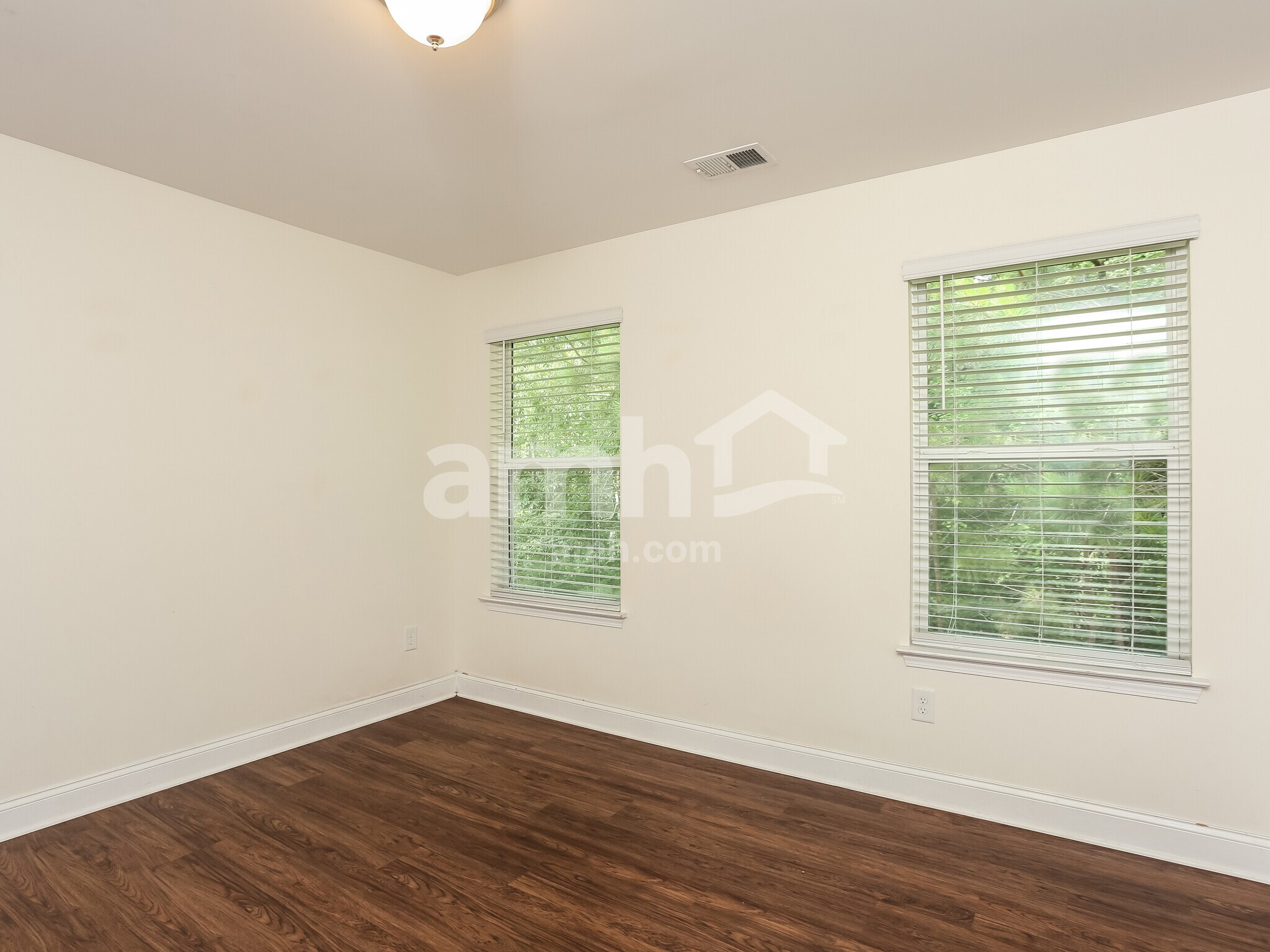 Building Photo - 422 Oscar Way