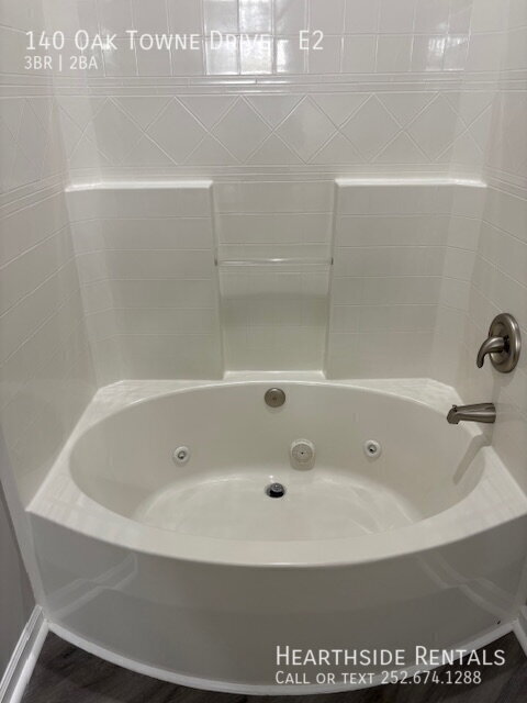 Building Photo - 140 Oak Towne Dr