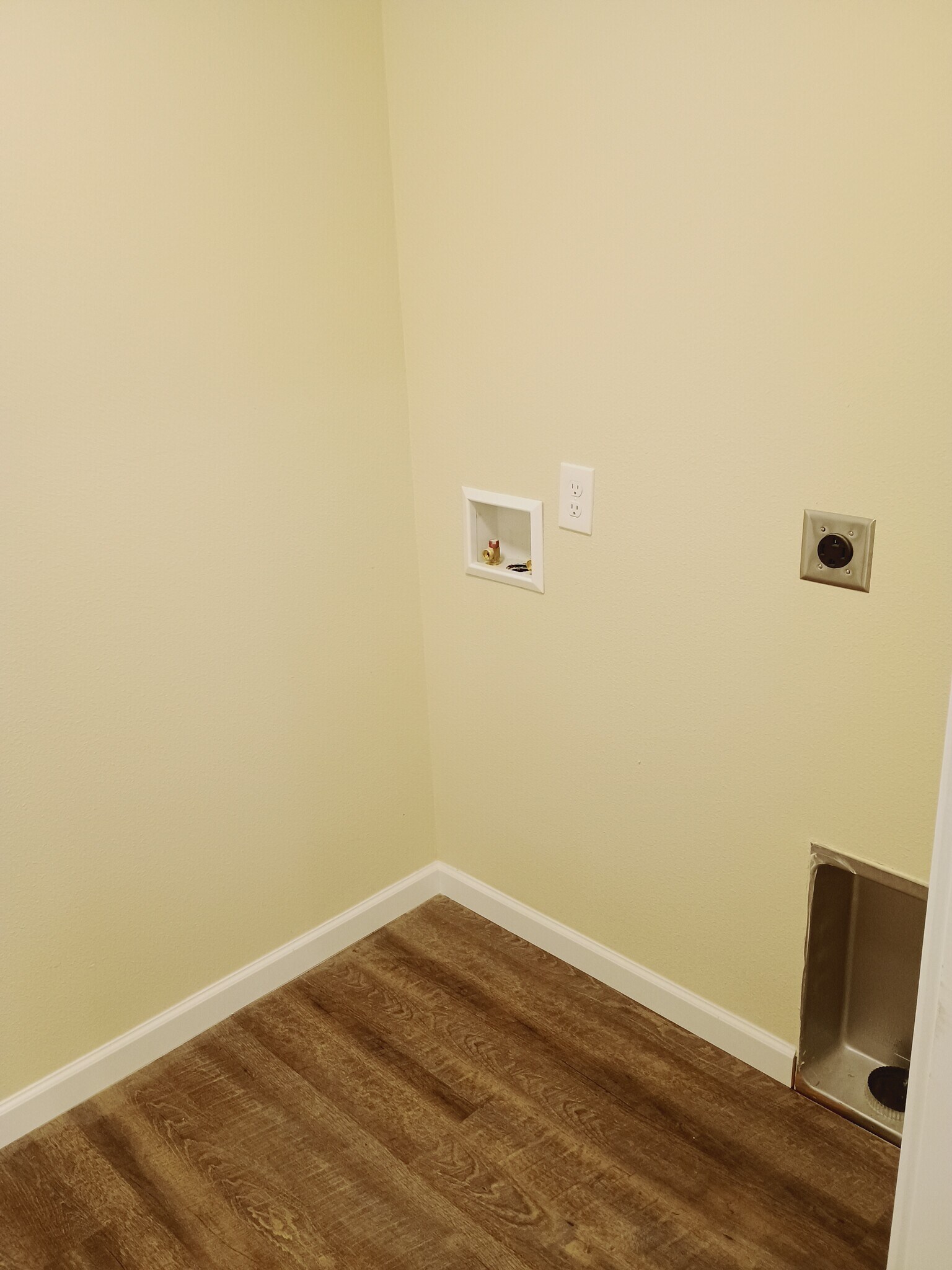 Building Photo - 642 Weed Ave