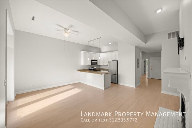 Building Photo - 1546 N Hudson Ave