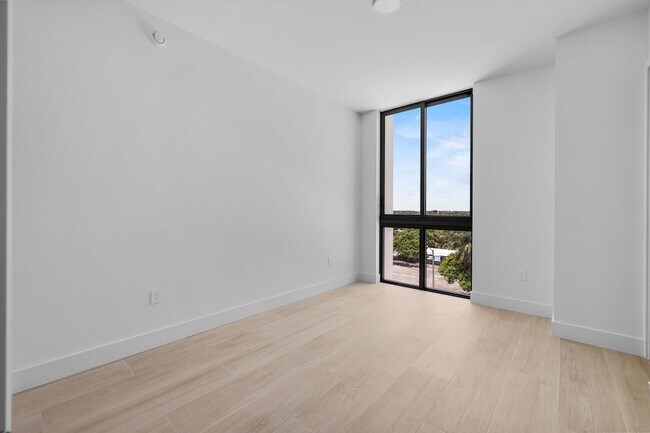 Building Photo - 305 Briny Ave