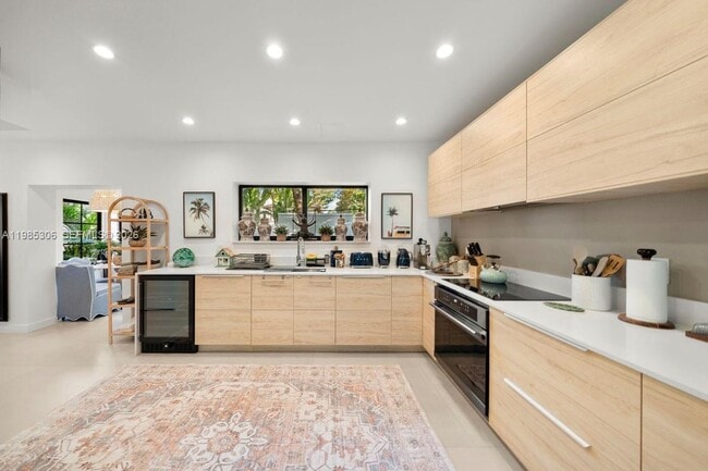 Building Photo - 151 NE 43rd St