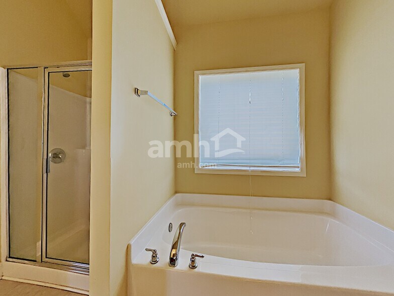 Building Photo - 3100 Camellia Trail
