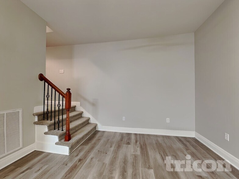 Building Photo - 461 Kimball Loop